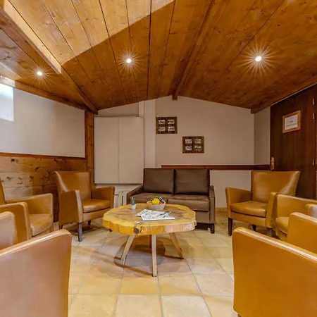 Alpine With Balcony Near The Slopes - Les Balcons De