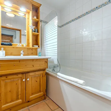 Alpine With Balcony Near The Slopes - Résidence Les Balcons De Appartement Val Thorens