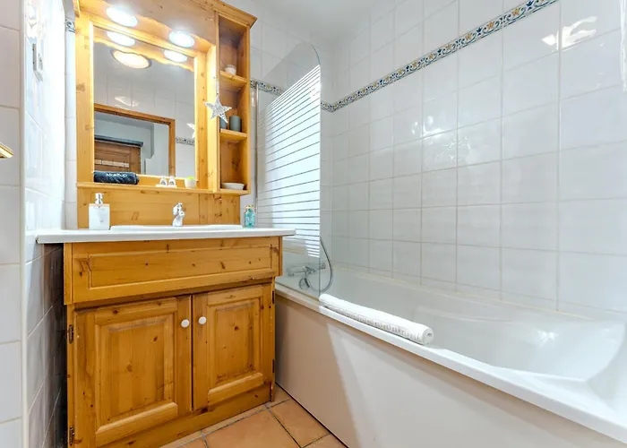 Alpine With Balcony Near The Slopes - Résidence Les Balcons De Appartement Val Thorens